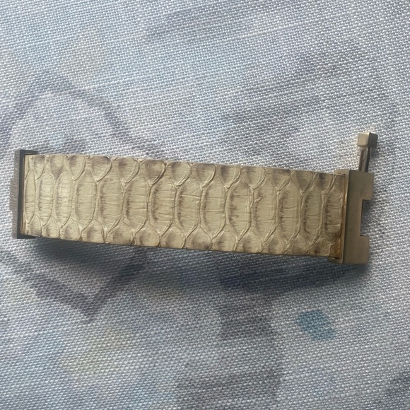 Leighelena wide leather cuff - Picture 7 of 11